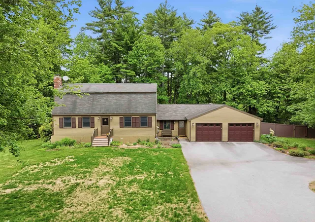 Photo 3 of Single family home for sale at 11 Mitchell St, Merrimack, NH 03054 | MLS# 5092227 | Listing updated on 2026-06-10