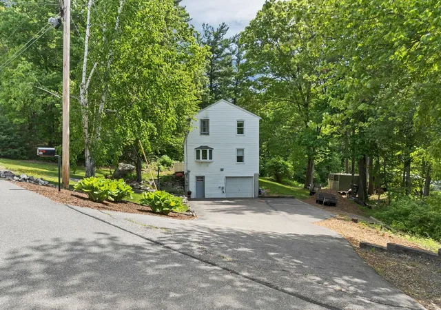 Photo 3 of Single family home for sale at 40 Sheldon Rd, Derry, NH 03038 | MLS# 5092255 | Listing updated on 2026-06-30