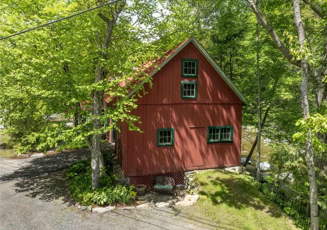 Homes for sale in Newfane, VT | 142 Dover Rd, Newfane, VT 05362 | MLS# 5092305