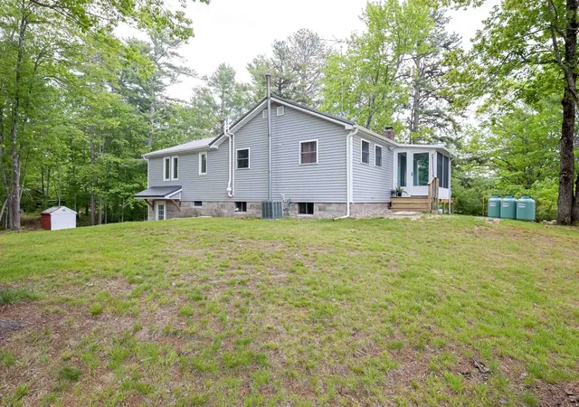 5th image of 40 Emerald Point Rd, Wakefield, NH 03830 | MLS# 5092371