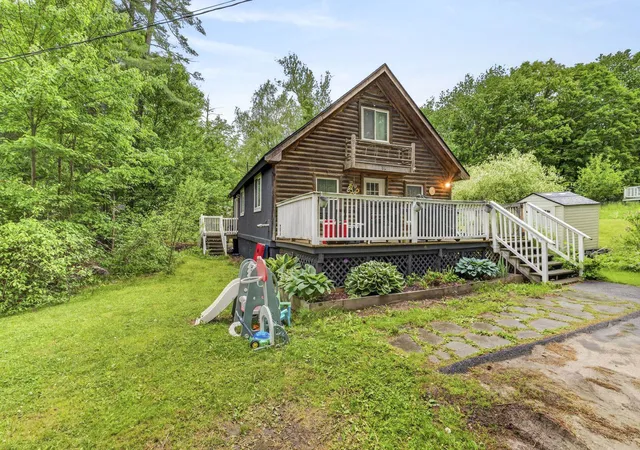 2nd image of 20 Sunrise Pl, Hillsborough, NH 03244 | MLS# 5092393