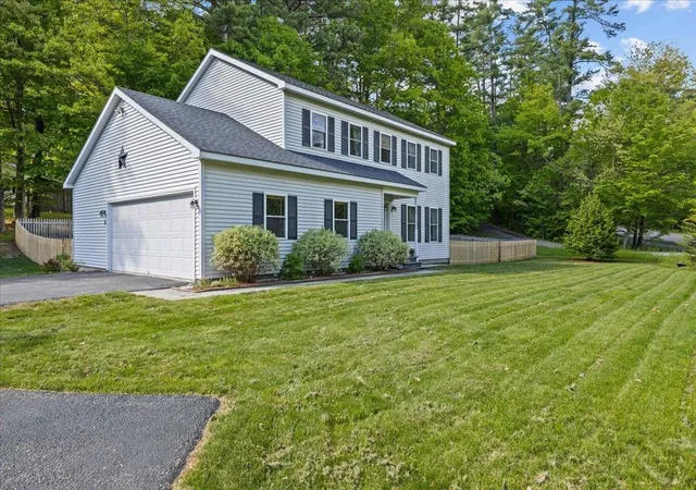 2nd image of 4 Greenbriar Dr, Essex, VT 05452 | MLS# 5092396