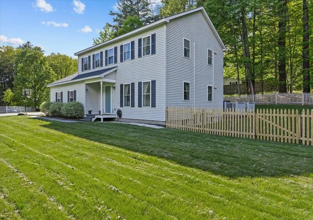 3rd image of 4 Greenbriar Dr, Essex, VT 05452 | MLS# 5092396