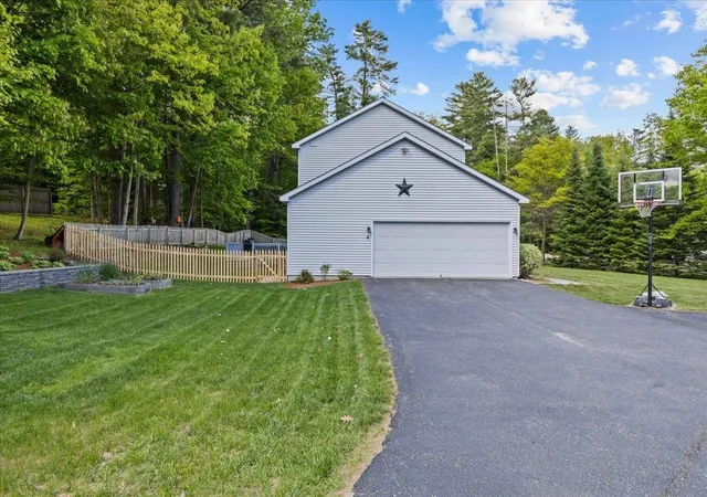 4th image of 4 Greenbriar Dr, Essex, VT 05452 | MLS# 5092396