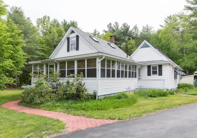 Homes for sale in Concord, NH | 493 Clinton St, Concord, NH 03301 | MLS# 5092421