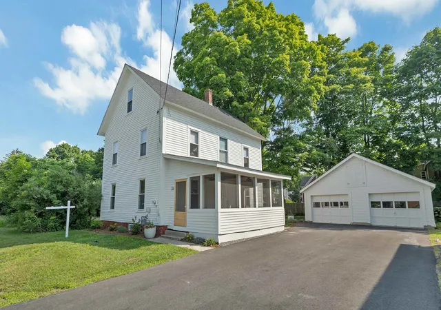 Photo 1 of Single family home for sale at 33 Spruce St, Concord, NH 03301 | MLS# 5092422 | Listing updated on 2026-07-27