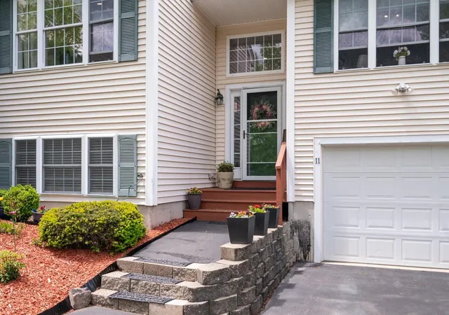 Homes for sale in Raymond, NH | 11 Nathaniel Dr #11, Raymond, NH 03077 | MLS# 5092435