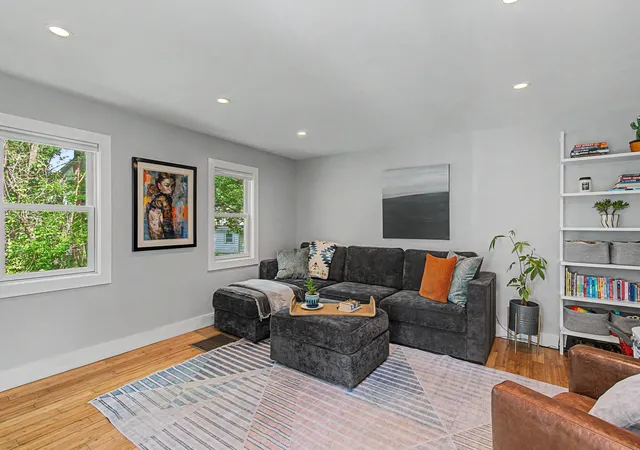 2nd image of 10 Rumsey Ln, Burlington, VT 05401 | MLS# 5092442