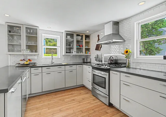 3rd image of 10 Rumsey Ln, Burlington, VT 05401 | MLS# 5092442