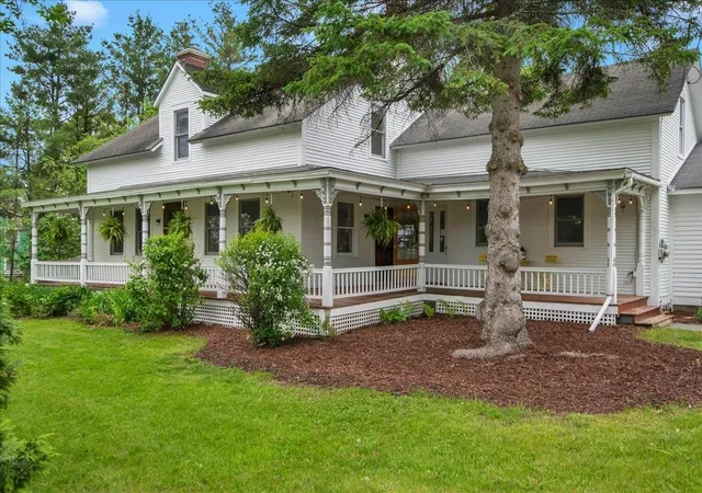 1st image of 1721 Dorset St, South Burlington, VT 05403 | MLS# 5092451