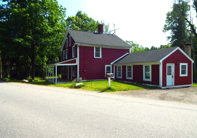 Homes for sale in Derry, NH | 93 Gulf Rd, Derry, NH 03038 | MLS# 5092453