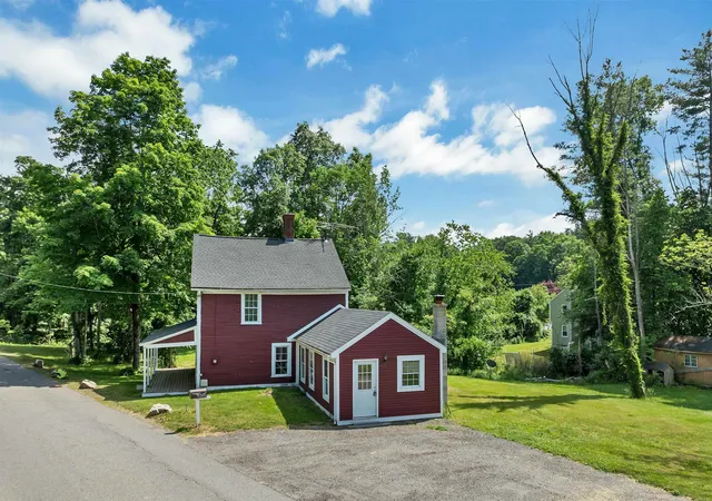 Homes for sale in Derry, NH | 93 Gulf Rd, Derry, NH 03038 | MLS# 5092453