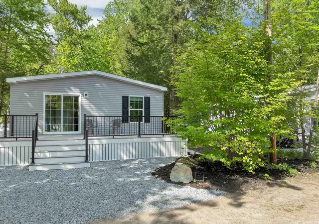 Photo 2 of Single family home for sale at 7 Shady Ln, Wolfeboro, NH 03894 | MLS# 5092465 | Listing updated on 2026-07-30
