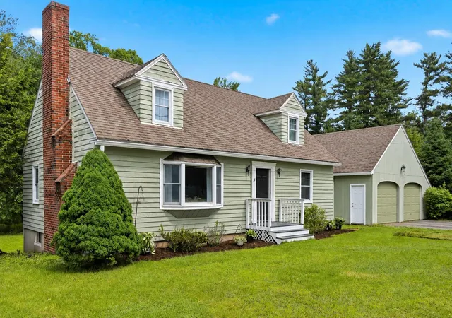 2nd image of 31 Westwood Cir, Dover, NH 03820 | MLS# 5092493