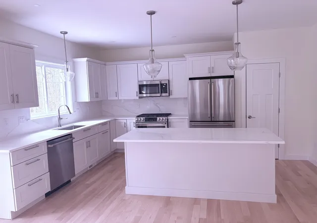 2nd image of 10 Charlotte Dr #4, Dover, NH 03820 | MLS# 5092496