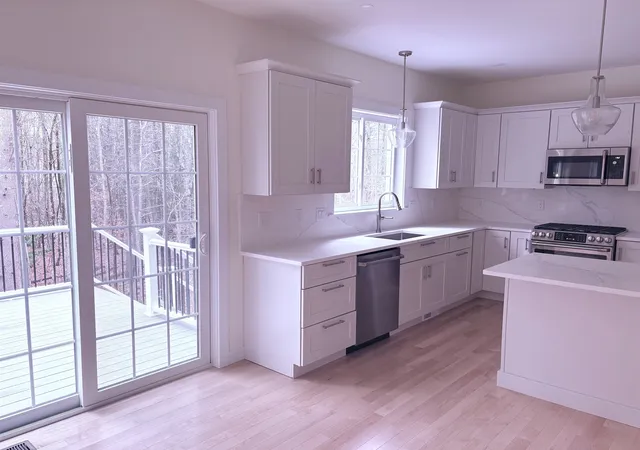4th image of 10 Charlotte Dr #4, Dover, NH 03820 | MLS# 5092496