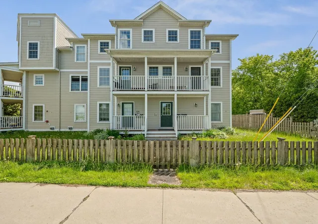 Photo 2 of Townhouse for sale at 235 Park St #7, Burlington, VT 05401 | MLS# 5092501 | Listing updated on 2026-08-24