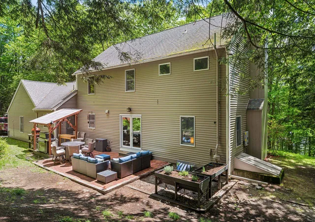 Photo 2 of Single family home for sale at 408 Morgan Rd, Quechee, VT 05059 | MLS# 5092537 | Listing updated on 2026-09-12