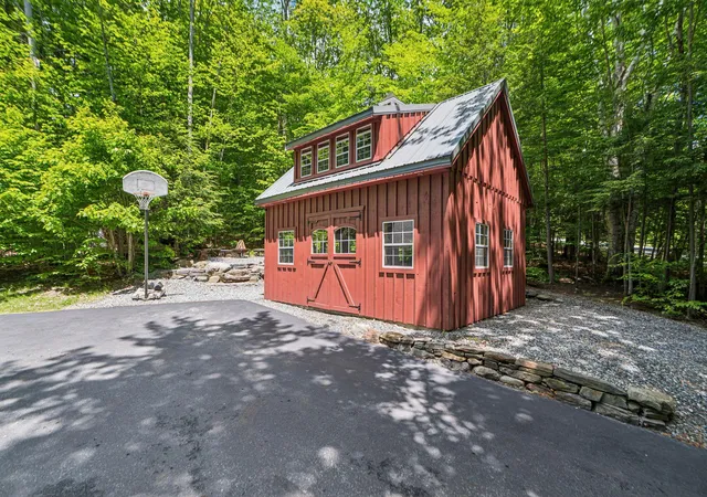Homes for sale in Hartford, VT | 408 Morgan Rd, Hartford, VT 05059 | MLS# 5092537