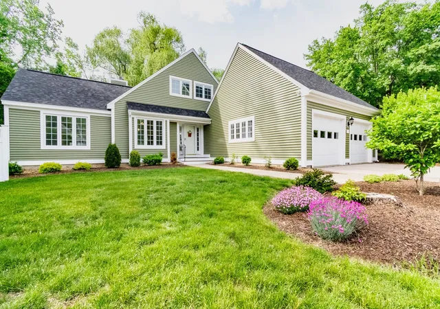 1st image of 152 Straw Hill Rd, Manchester, NH 03104 | MLS# 5092697