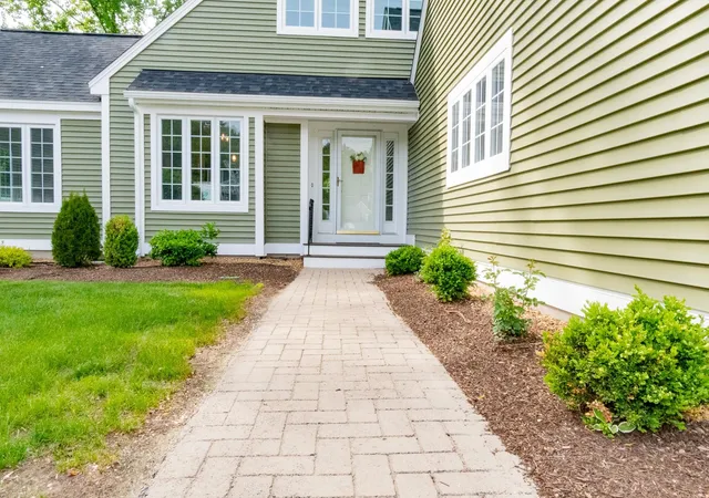2nd image of 152 Straw Hill Rd, Manchester, NH 03104 | MLS# 5092697