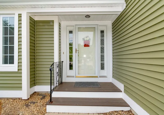 Photo 3 of Sale Pending at 152 Straw Hill Rd, Manchester, NH 03104 | MLS# 5092697 | Listing updated on 2026-07-28