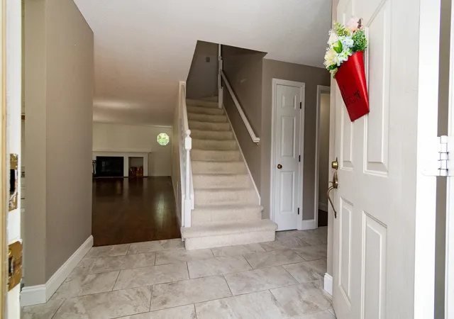Photo 3 of Sale Pending at 152 Straw Hill Rd, Manchester, NH 03104 | MLS# 5092697 | Listing updated on 2026-07-28
