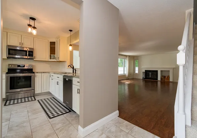 Photo 4 of Sale Pending at 152 Straw Hill Rd, Manchester, NH 03104 | MLS# 5092697 | Listing updated on 2026-07-28