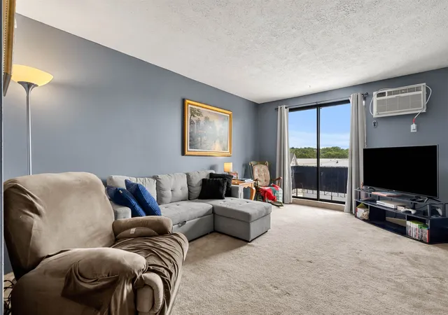3rd image of 34 Dunbarton Rd #3G, Manchester, NH 03102 | MLS# 5092721