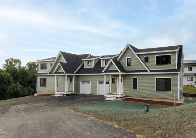 Photo 2 of Condo for sale at 41b Windsor Ln #7, Hudson, NH 03051 | MLS# 5092749 | Listing updated on 2026-08-31
