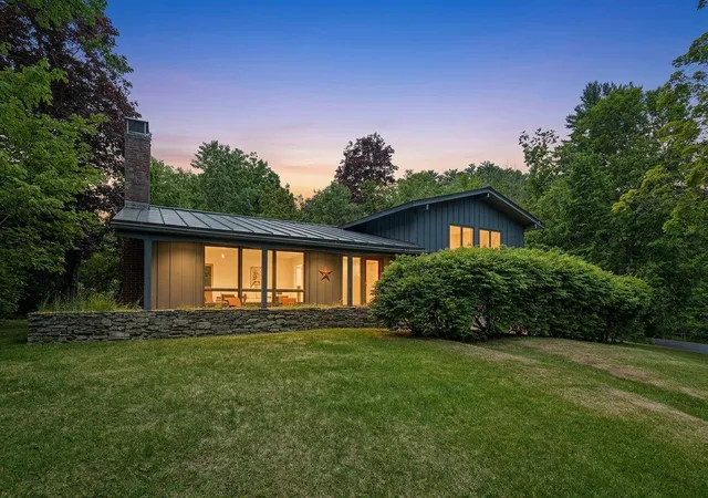 Photo 1 of Single family home for sale at 1 Read Rd, Hanover, NH 03755 | MLS# 5092767 | Listing updated on 2026-07-10