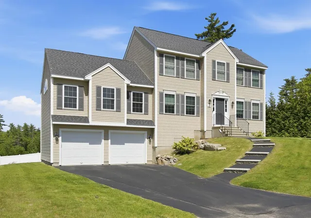 Homes for sale in Hooksett, NH | 317 University Cir, Hooksett, NH 03106 | MLS# 5092855
