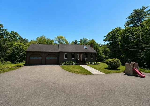 Homes for sale in Raymond, NH | 125 Main St, Raymond, NH 03077 | MLS# 5092915