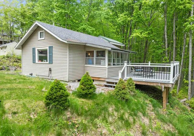 1st image of 102 Highland St, Plymouth, NH 03264 | MLS# 5092921