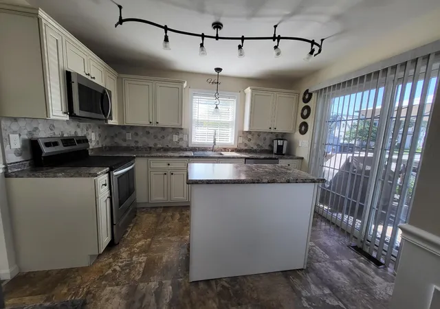 3rd image of 142 Comeau St, Manchester, NH 03102 | MLS# 5092937