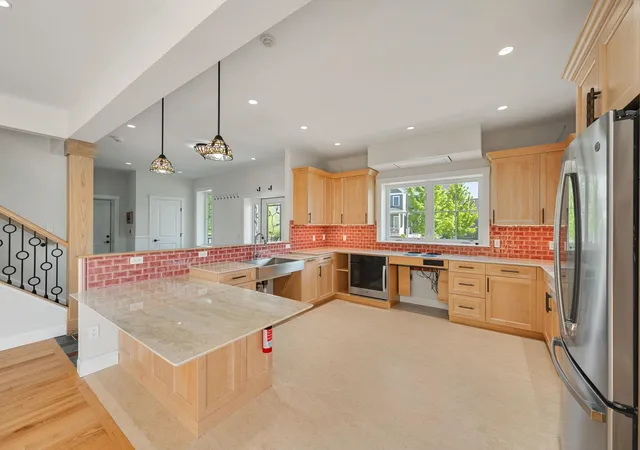 5th image of 225 Midland Ave, South Burlington, VT 05403 | MLS# 5093053