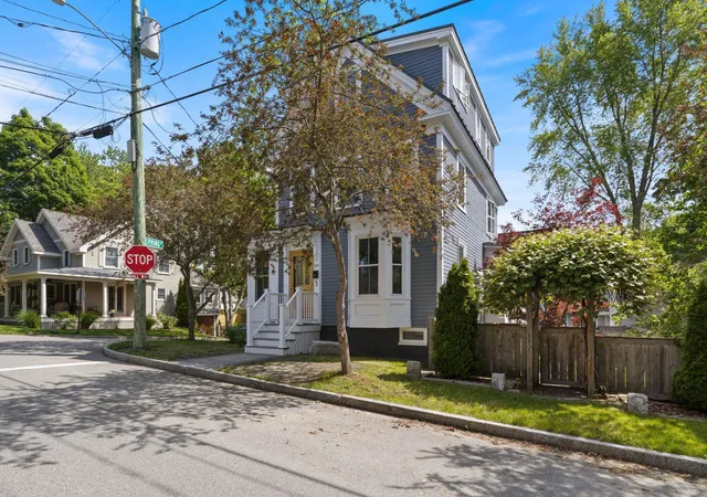 Photo 3 of Single family home for sale at 205 Broad St, Portsmouth, NH 03801 | MLS# 5093133 | Listing updated on 2026-06-18