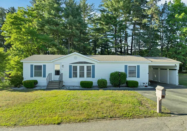 Homes for sale in Nashua, NH | 17 Xenia St, Nashua, NH 03062 | MLS# 5093150