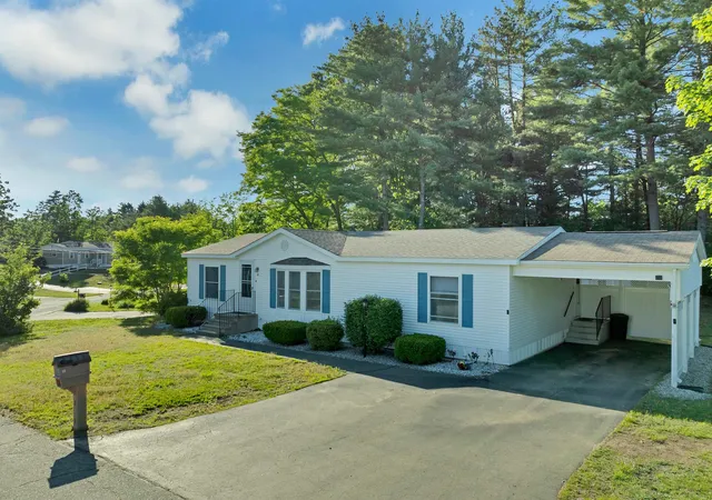 Homes for sale in Nashua, NH | 17 Xenia St, Nashua, NH 03062 | MLS# 5093150