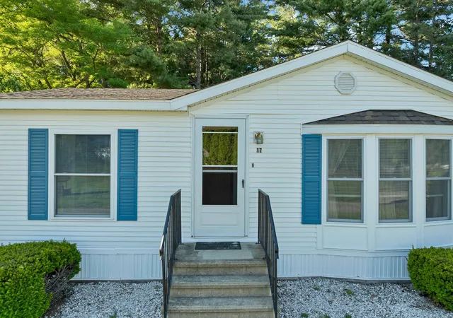 Homes for sale in Nashua, NH | 17 Xenia St, Nashua, NH 03062 | MLS# 5093150