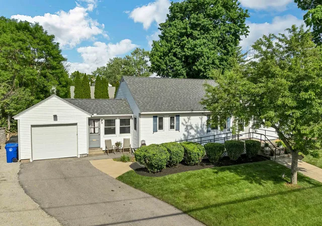 Photo 3 of Sale Pending at 2263 Elm St, Manchester, NH 03104 | MLS# 5093172 | Listing updated on 2026-09-10