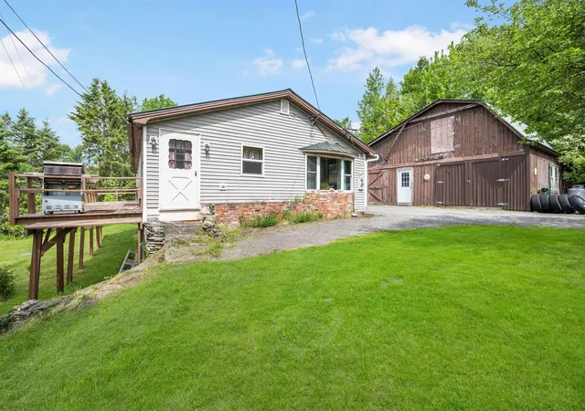 4th image of 25 Lake Francis Dr, Pittsburg, NH 03592 | MLS# 5093209