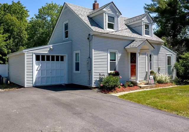 2nd image of 109 Baboosic Lake Rd, Merrimack, NH 03054 | MLS# 5093224