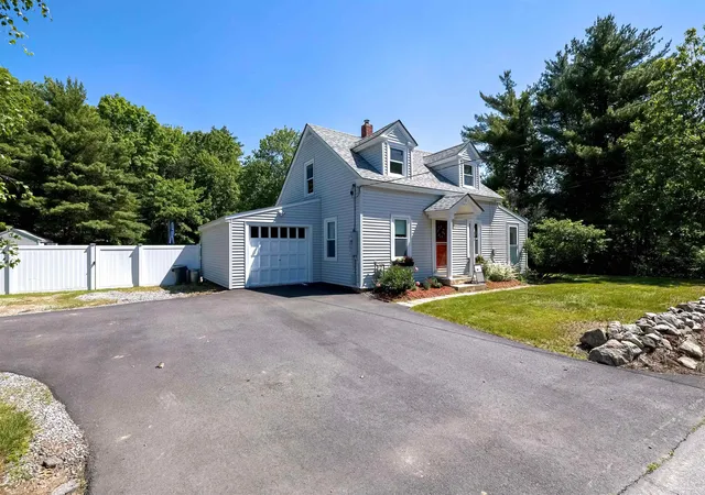 4th image of 109 Baboosic Lake Rd, Merrimack, NH 03054 | MLS# 5093224