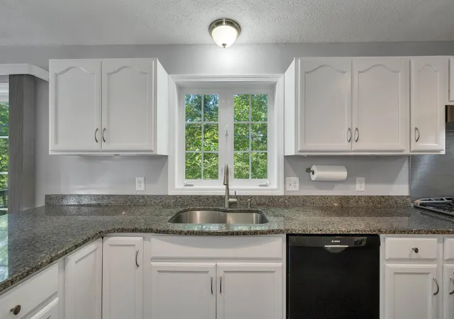 Homes for sale in Nashua, NH | 5 Boylston Ave, Nashua, NH 03064 | MLS# 5093234