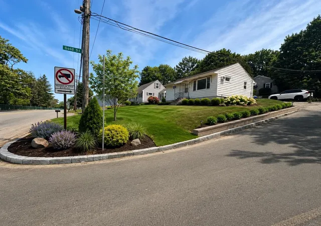 3rd image of 695 Calef Rd, Manchester, NH 03103 | MLS# 5093258