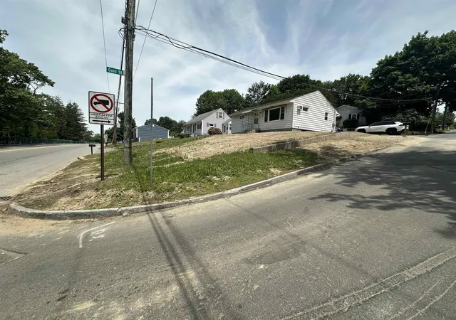 4th image of 695 Calef Rd, Manchester, NH 03103 | MLS# 5093258