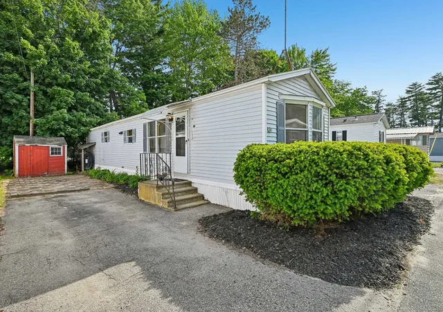 Homes for sale in Manchester, NH | 37 Thistle Wy, Manchester, NH 03109 | MLS# 5093305