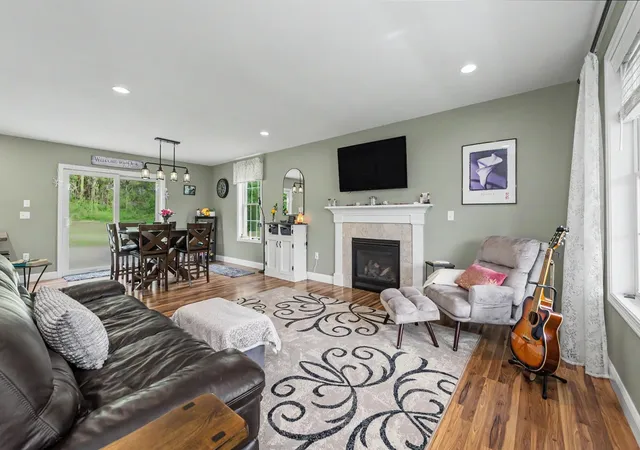 2nd image of 41 Schwinn Dr, Nashua, NH 03062 | MLS# 5093309