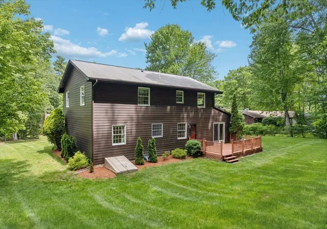 Photo 4 of Single family home for sale at 11 Parkhurst Dr, Hudson, NH 03051 | MLS# 5093340 | Listing updated on 2026-09-05